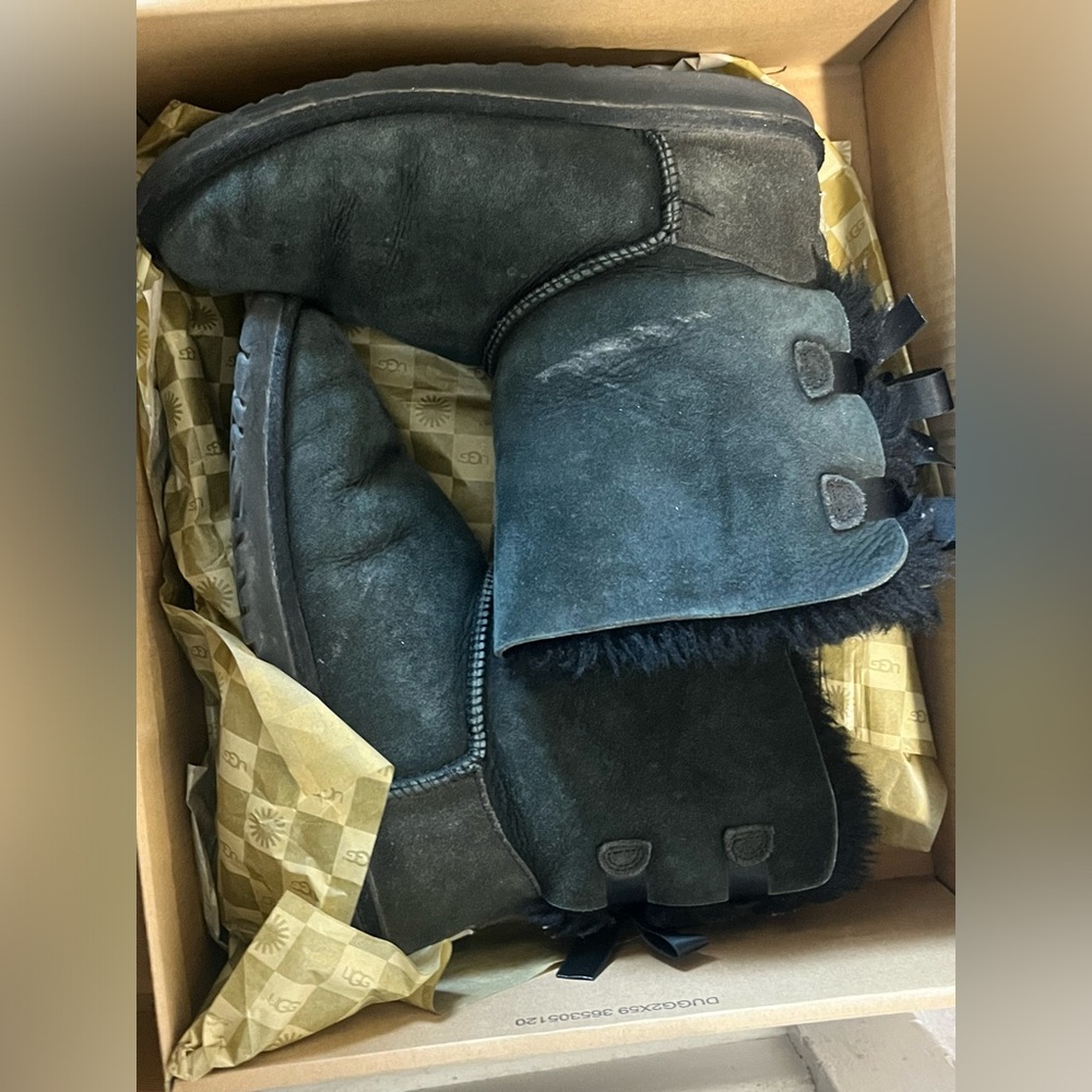 Short used Black Uggs with bows